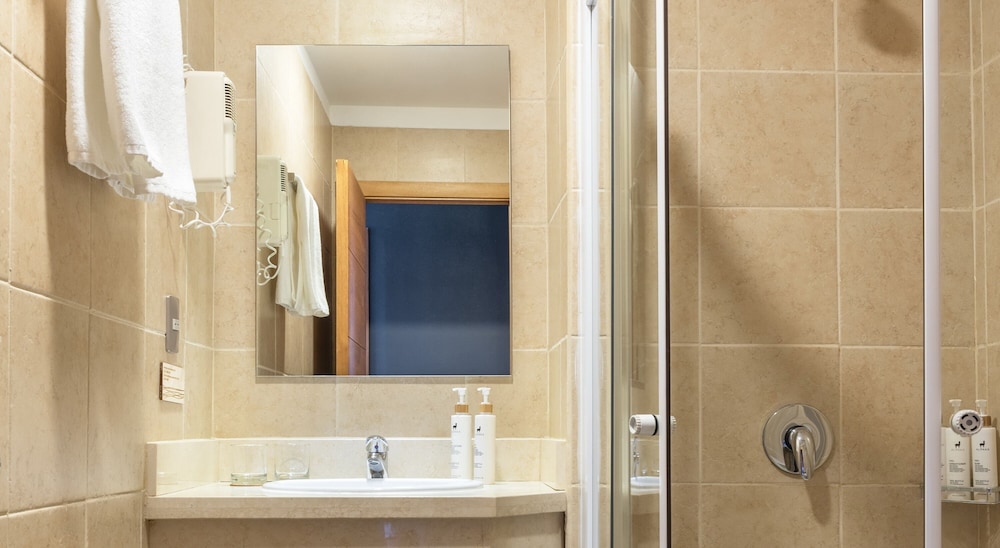 Standard Double or Twin Room photo 2