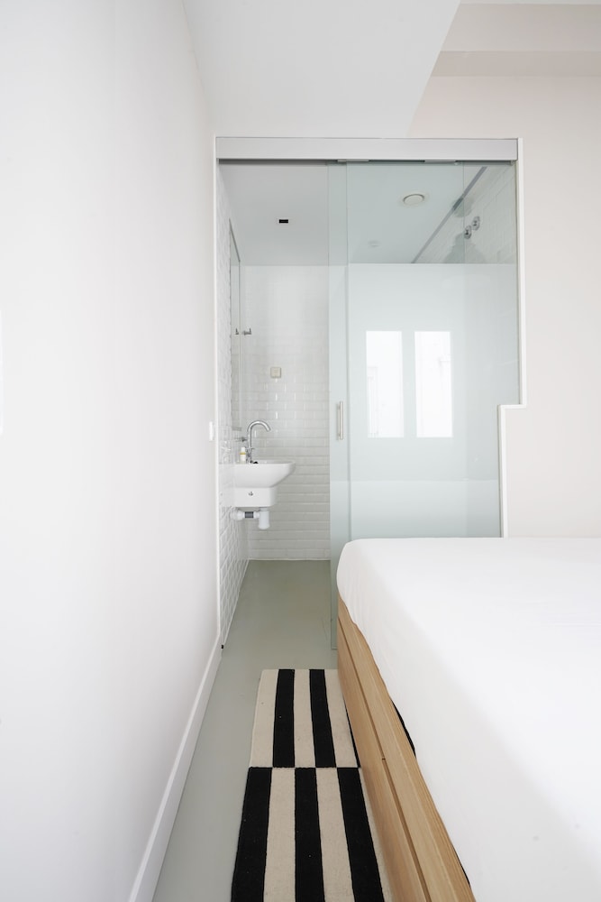 Small Room - Photo 20
