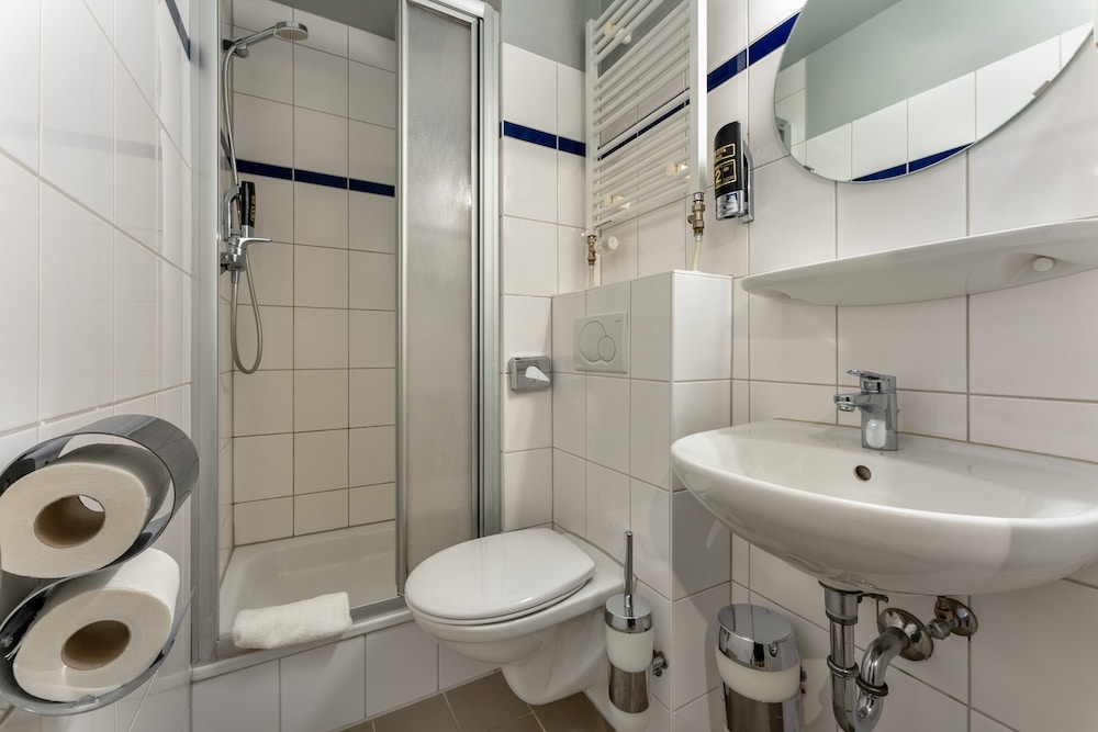 Twin Room - Photo 4