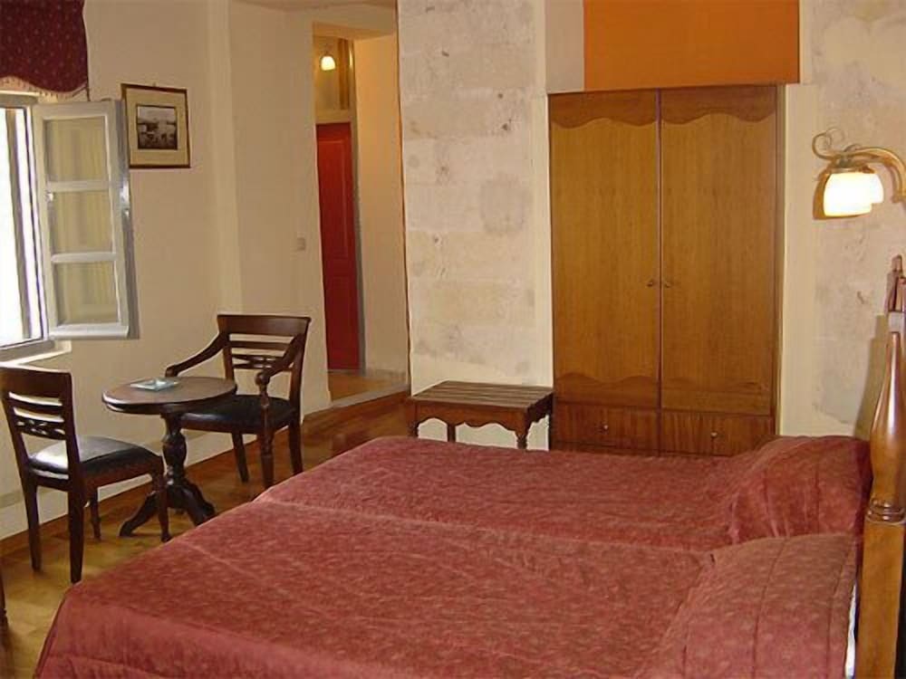 Standard Room thumbnail 6