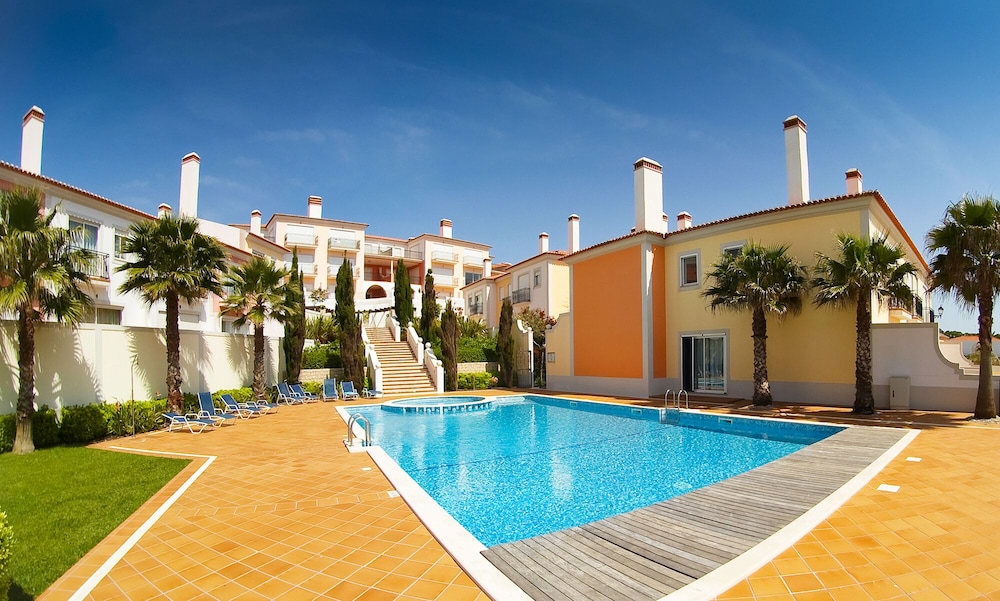 Superior Townhome, 2 Bedrooms, Pool View, Beachside - Photo 4