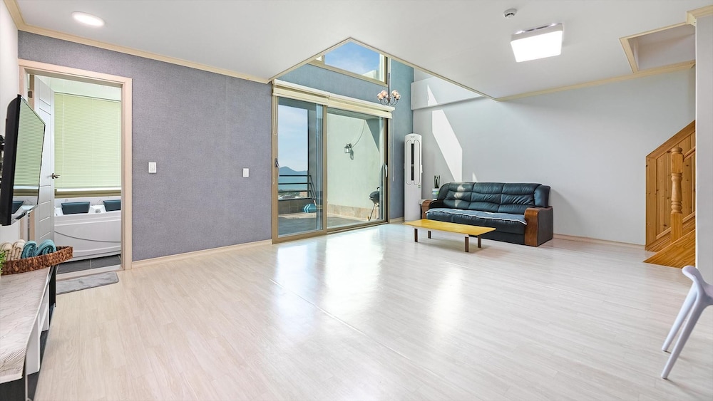 Basic Room, 1 Bedroom (104(OceanView,Spa,withpet)) - Photo 11