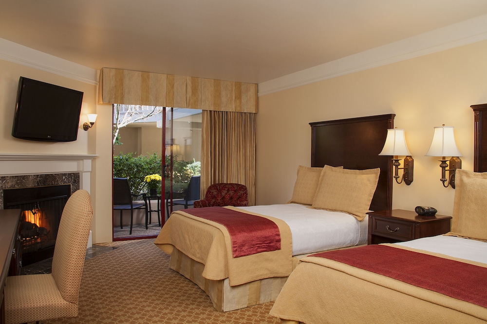 Family Suite, 2 Queen Beds - Photo 1