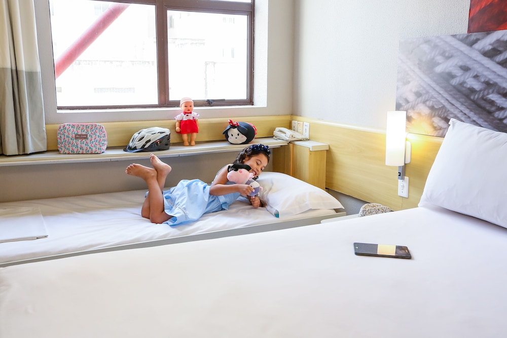Standard Room, Multiple Beds - Photo 3