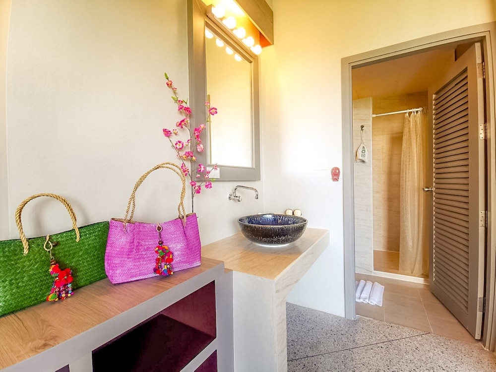 Deluxe Room - Photo 13