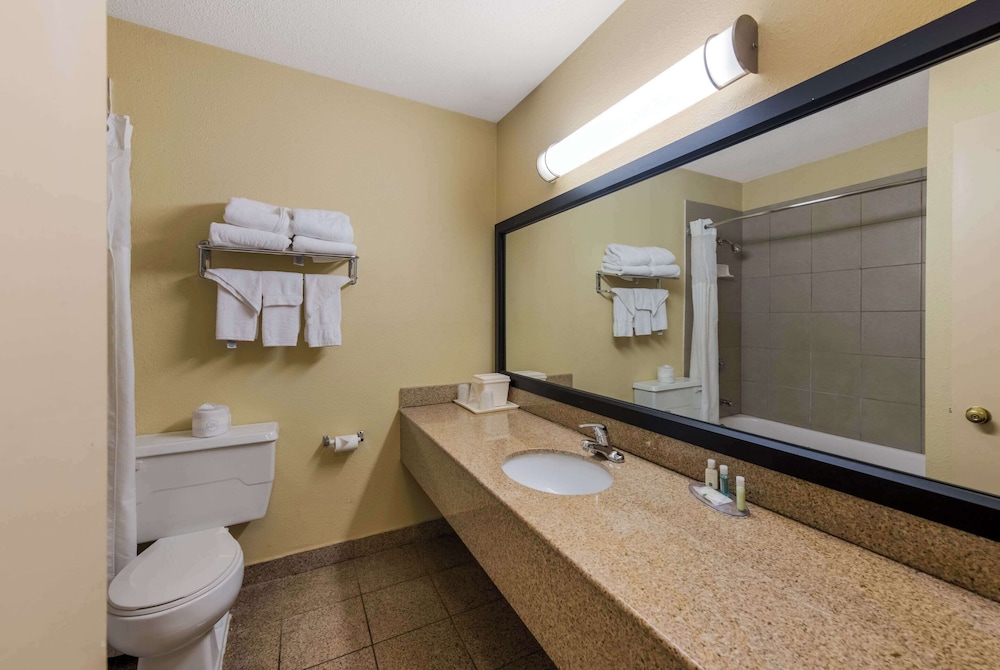 Standard Room, 2 Double Beds, Non Smoking - Photo 5