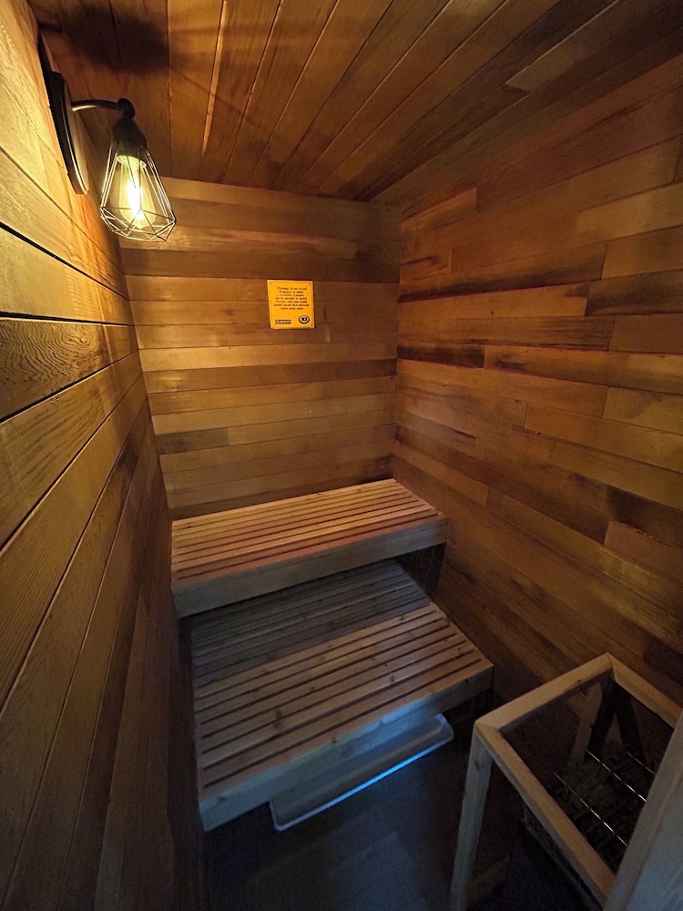Chinook Room photo 2