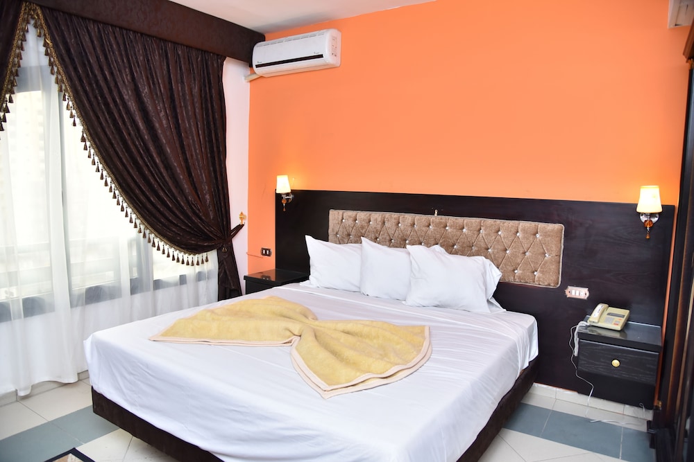 Family Room, 2 Bedrooms, City View