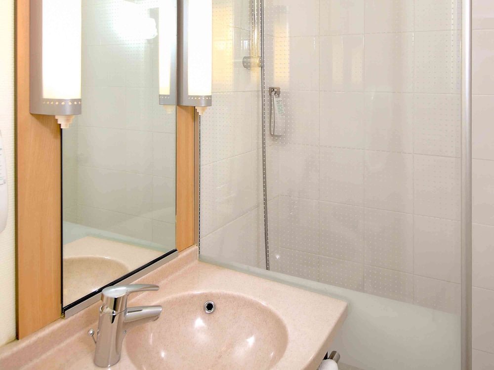 Standard Room, 2 Twin Beds - Photo 2