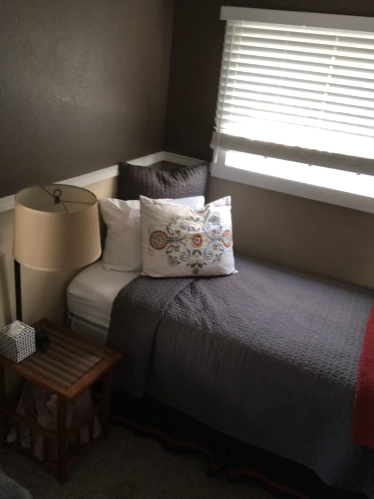 Comfort Single Room, Multiple Beds, Refrigerator & Microwave photo 1