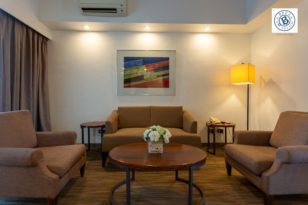 Suite, 2 Bedrooms - Photo 4