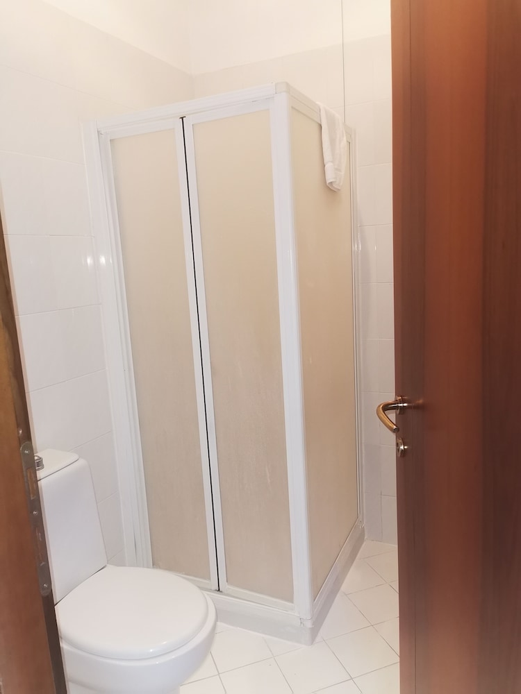 Standard Double or Twin Room - Photo 5