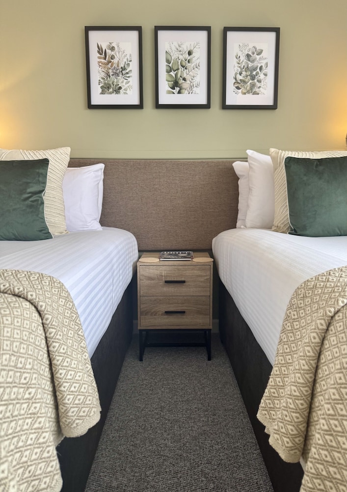 Standard Twin Room, Ensuite - Photo 3