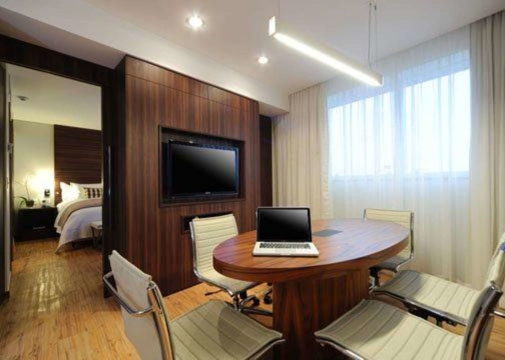 Business Suite thumbnail 6