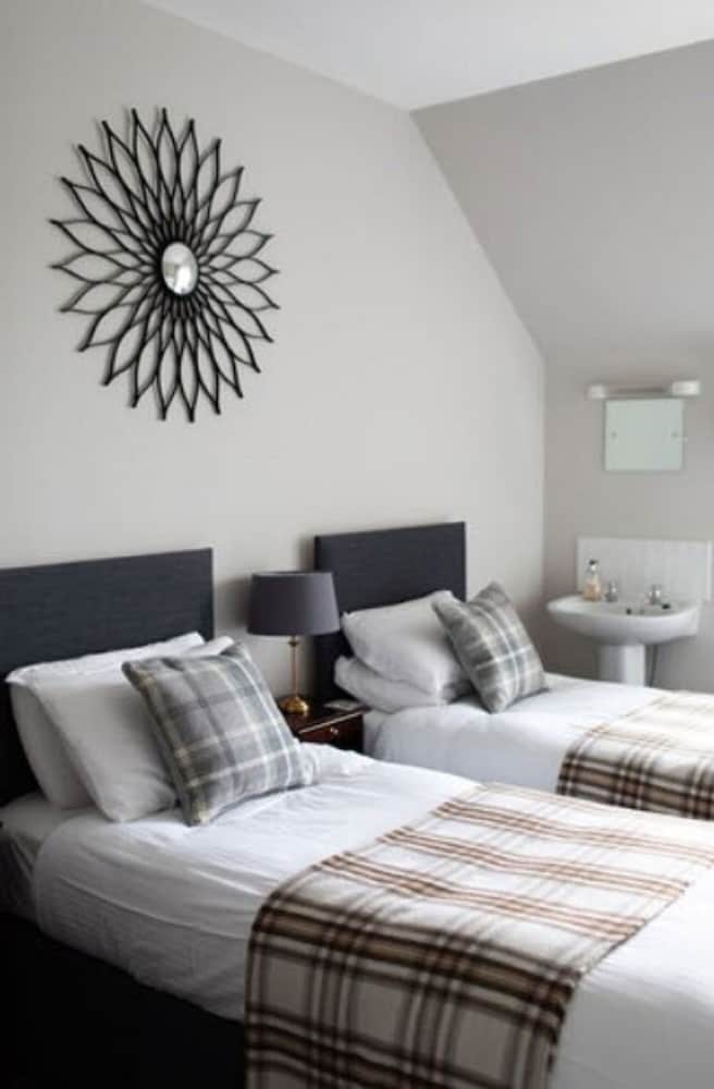 Standard Twin Room, Non Smoking, Ensuite photo 1