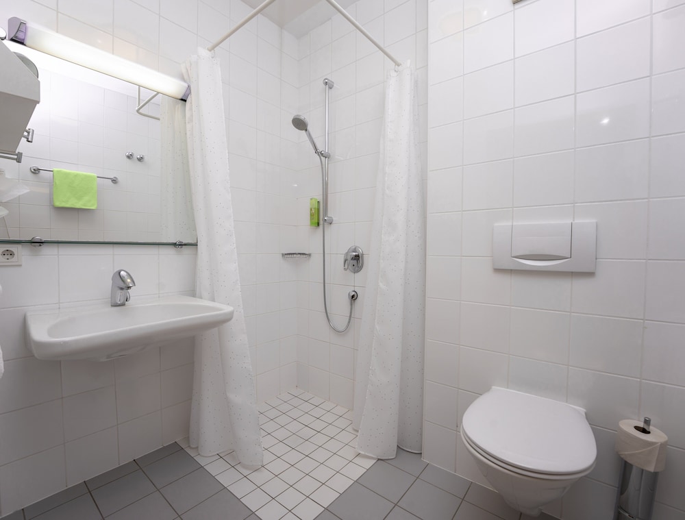 Basic Single Room photo 3