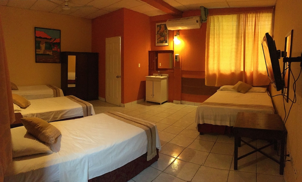 Family Suite, Multiple Beds, Non Smoking photo 1