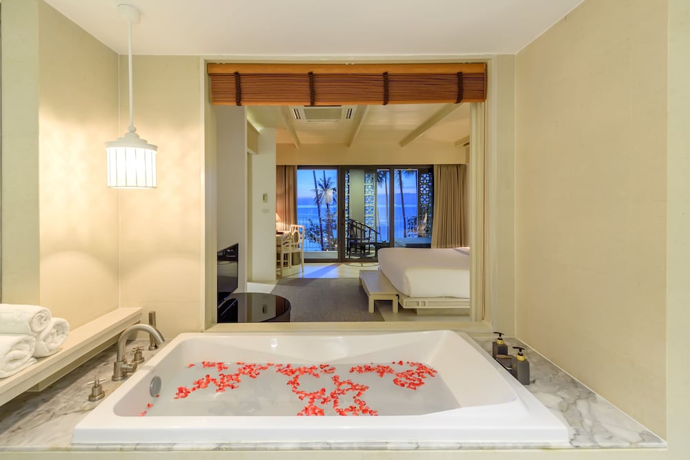 Beachfront Suite photo 2