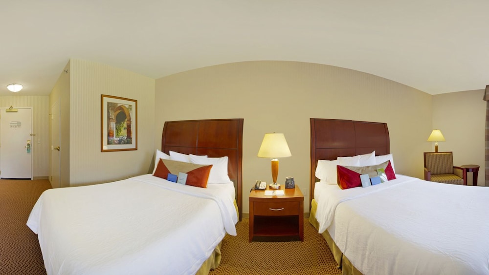Room, 2 Double Beds (Drinks & Snacks) - Photo 2
