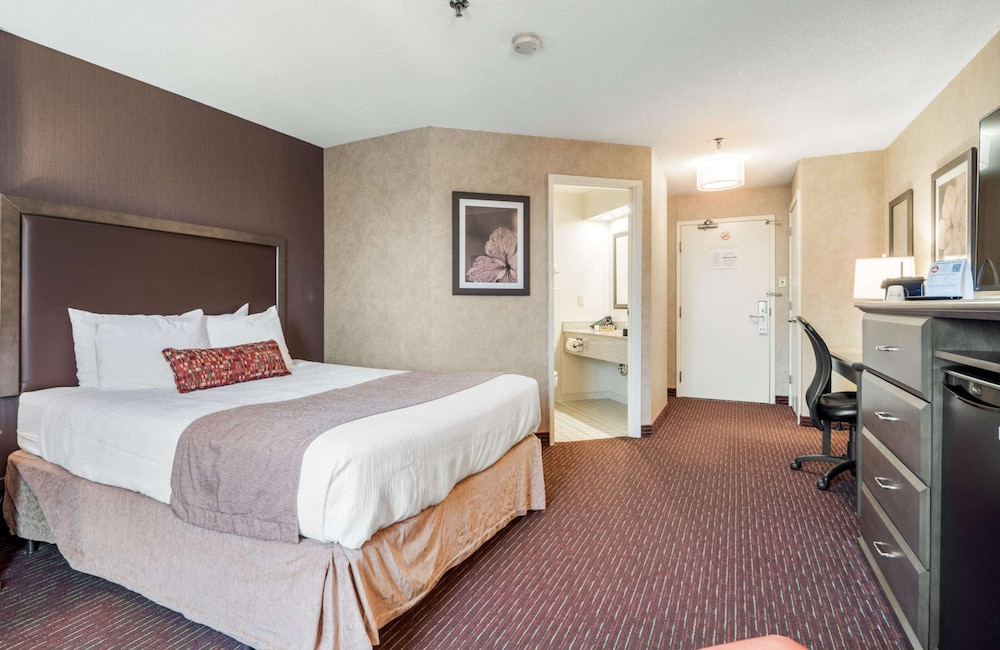 Standard Room, 1 Queen Bed, Non Smoking, Tower photo 3