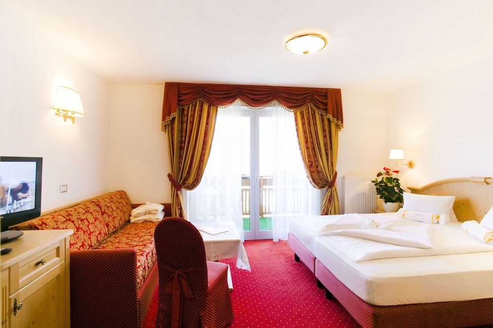 Superior Double or Twin Room, Balcony, Mountain View photo 1