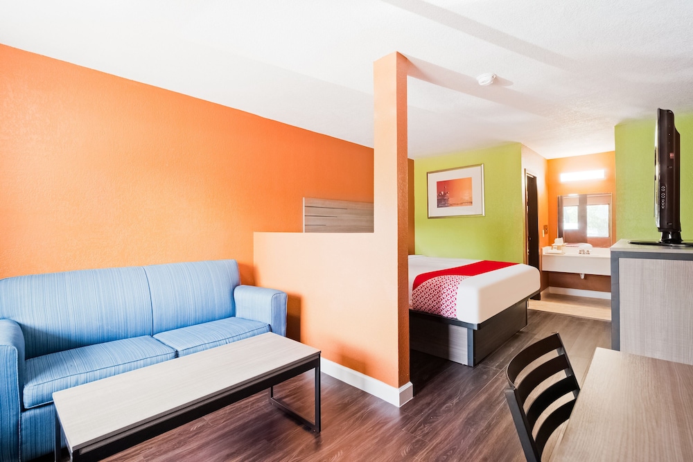 Suite, 1 Bedroom - Photo 5
