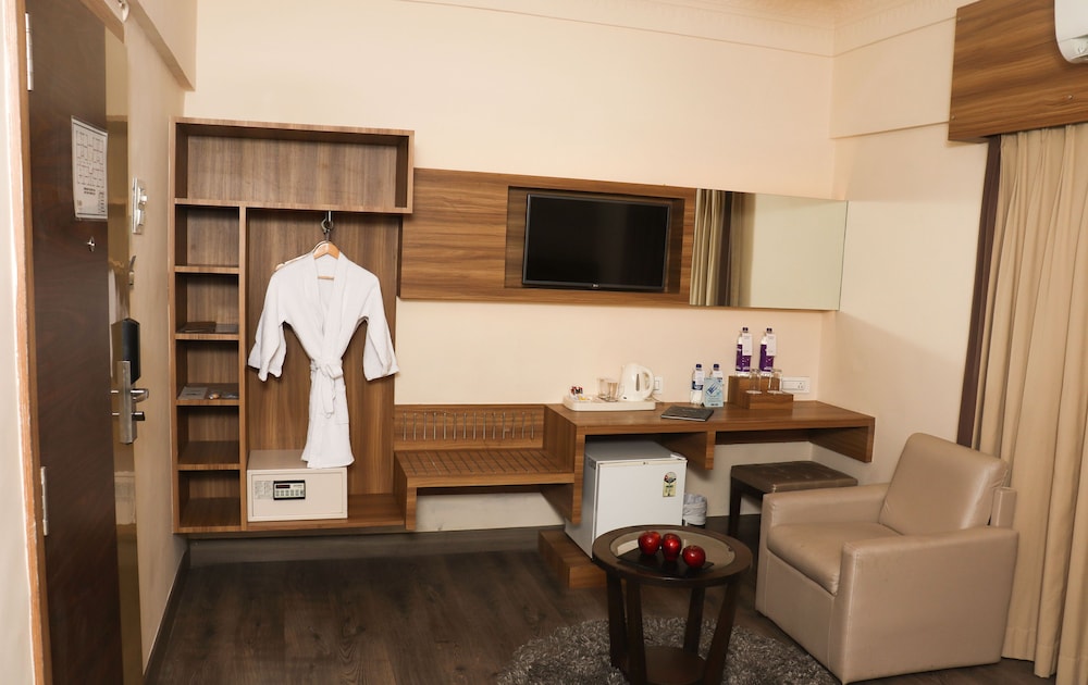 Executive Room - Photo 5