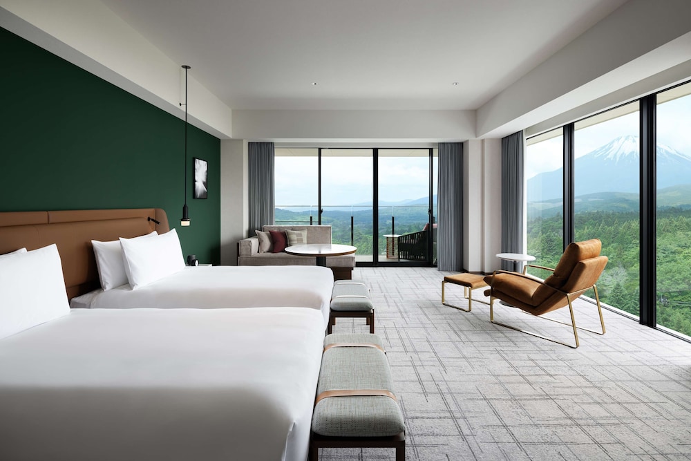 Deluxe Room, 2 Twin Beds, Corner (Fuji View)