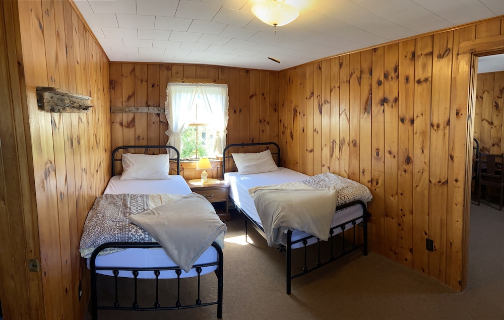 Family Cottage, 2 Queen Beds, Kitchen photo 1