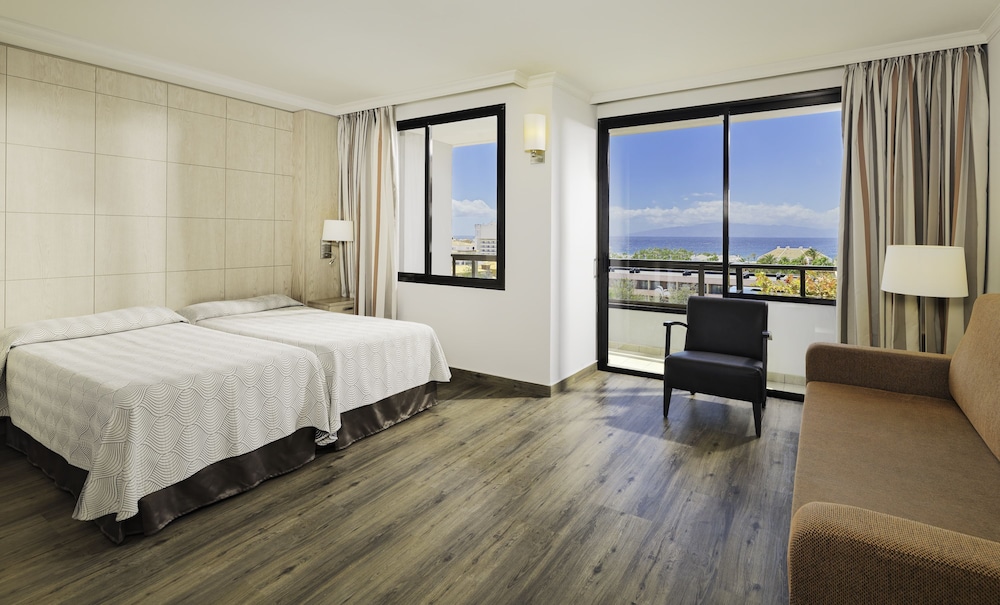 Standard Double Room (3 adults and 1 child) Standard Double Room (3 adults and 1 child)