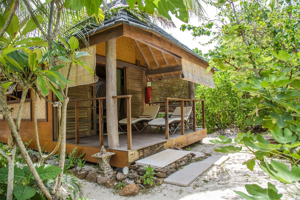 Comfort Bungalow, 1 Queen Bed, Garden View photo 3