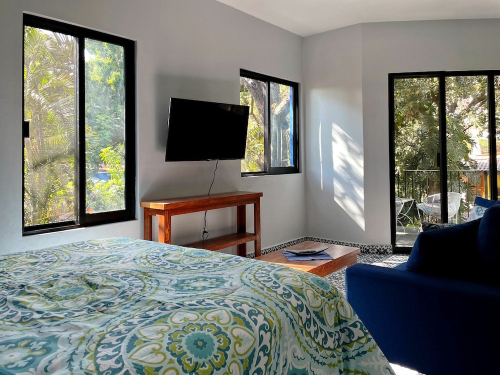Lapiz Lazuli Queen Suite