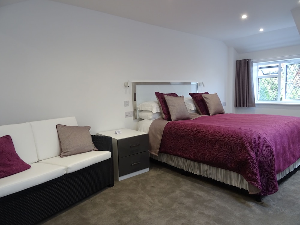 Self-Catering Junior Suite 5' Bed photo 1