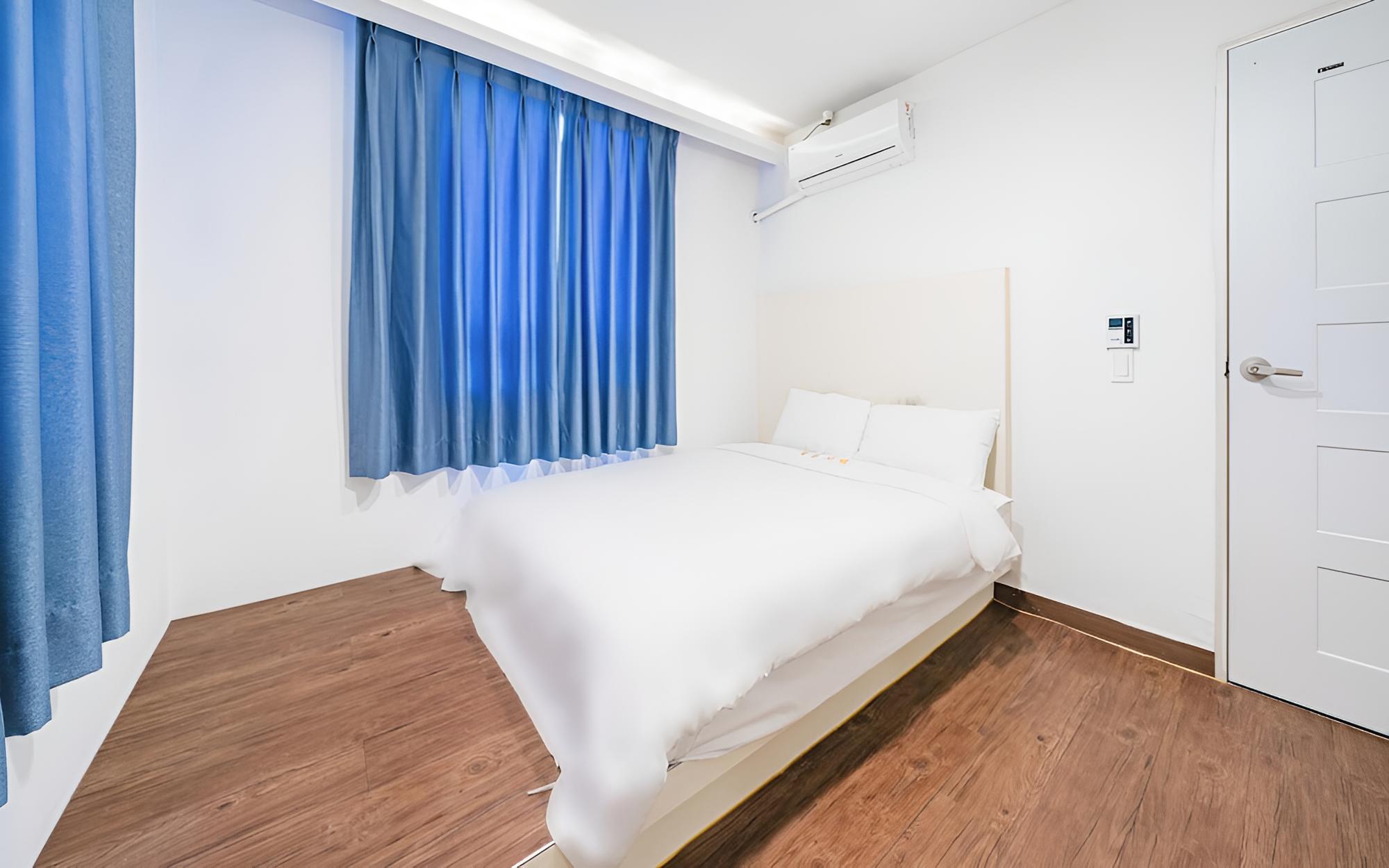 Room (Standard Room) - Photo 21