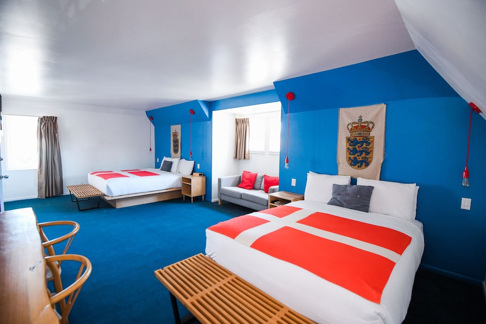 Deluxe Room, 2 Queen Beds photo 2