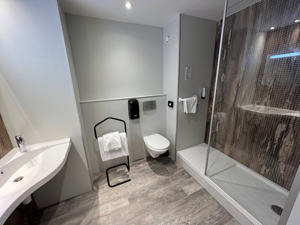 Quadruple Room - Photo 8