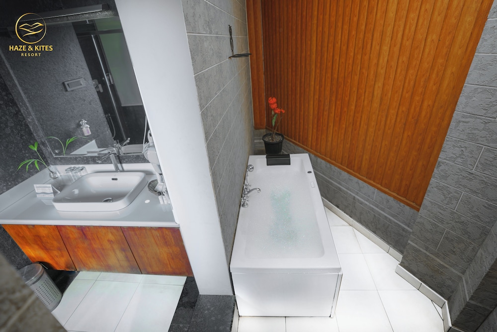 Sunset View Cottage with Jacuzzi - Photo 3