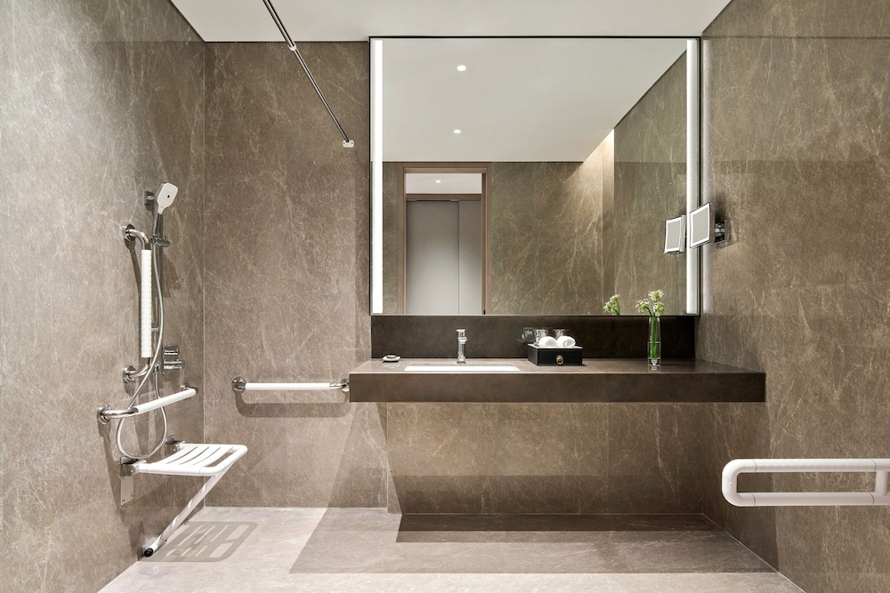 Room, Accessible photo 2