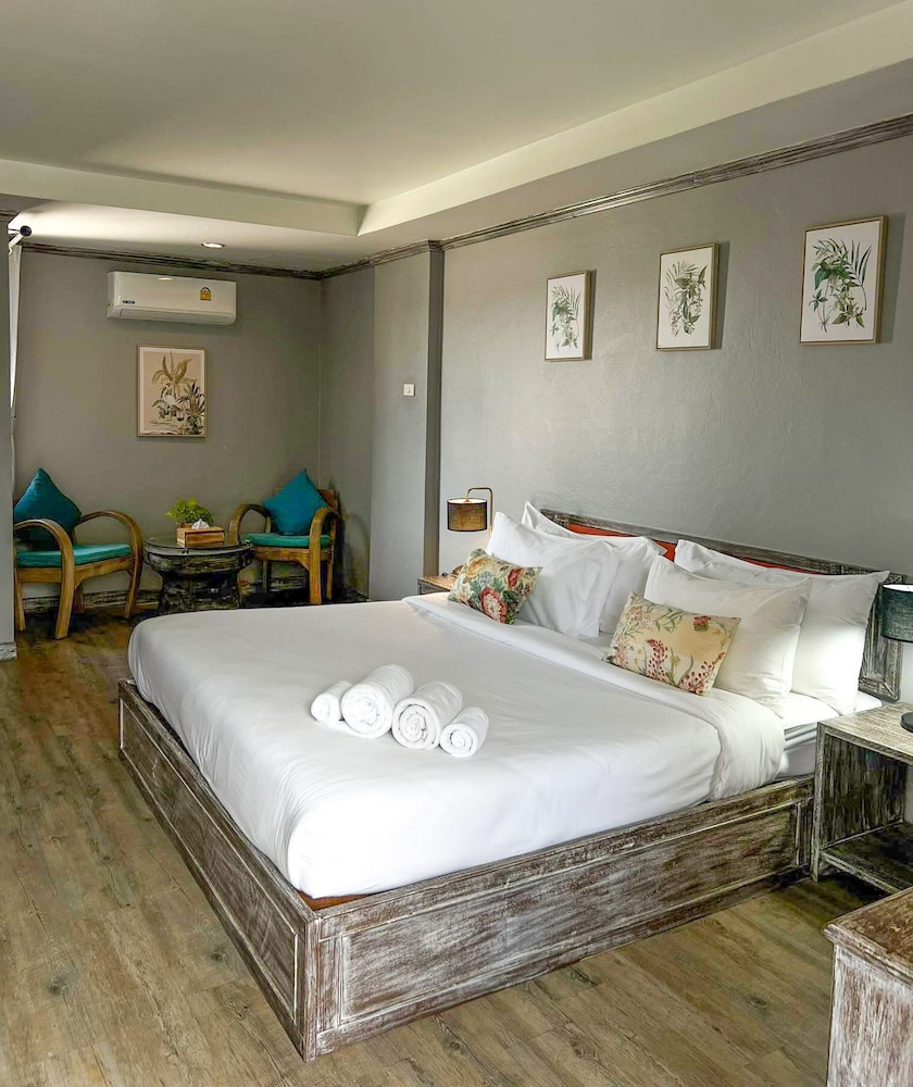 Economy Room - Photo 12