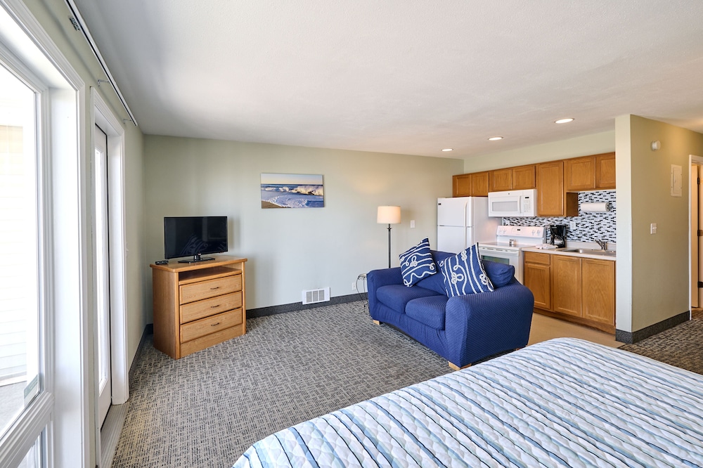 Premium Studio, 1 King Bed, Ocean View, Ground Floor