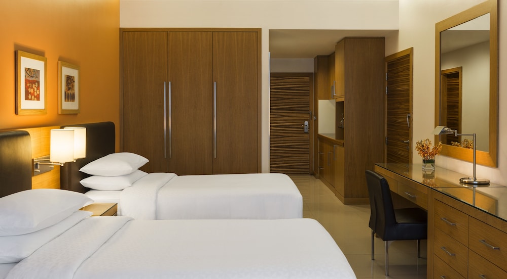 Classic Room, 2 Twin Beds, Non Smoking - Complimentary Shuttle Service to Dubai Mall and Kite Beach — photo 4