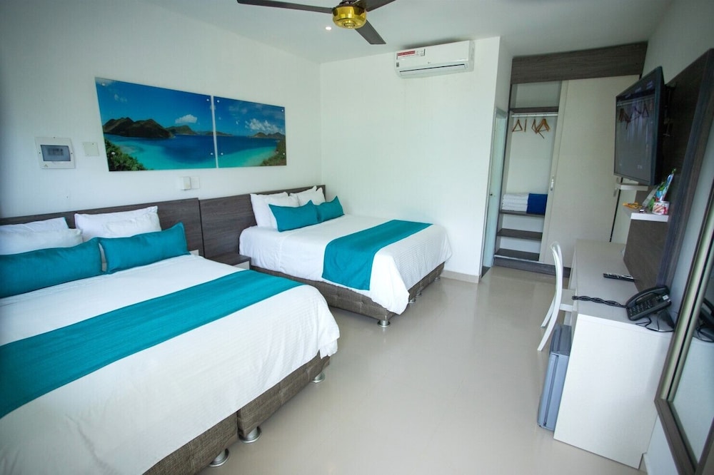 Standard Quadruple Room, 2 Double Beds photo 3