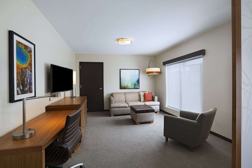 Suite, 1 King Bed with Sofa bed - Photo 4