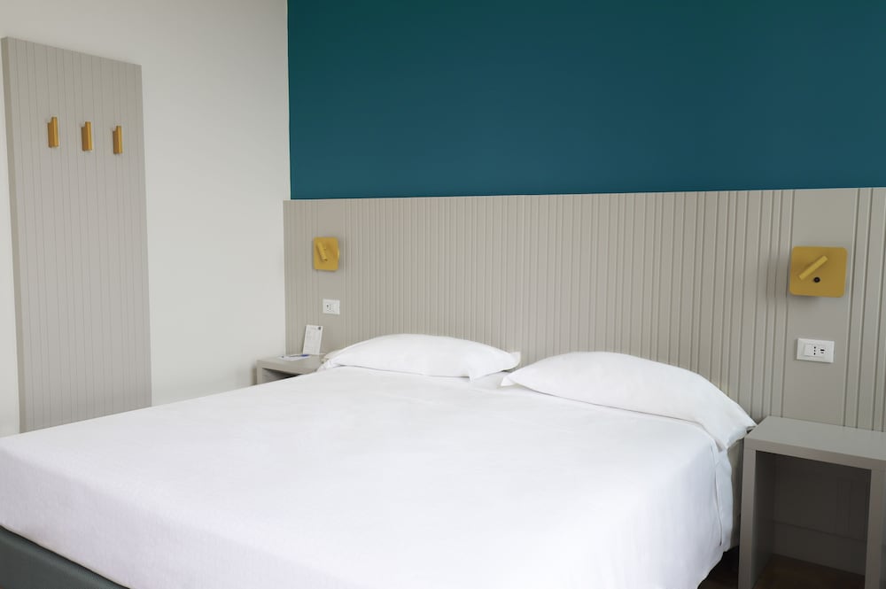 Double Room, Balcony, Lake View - Photo 3