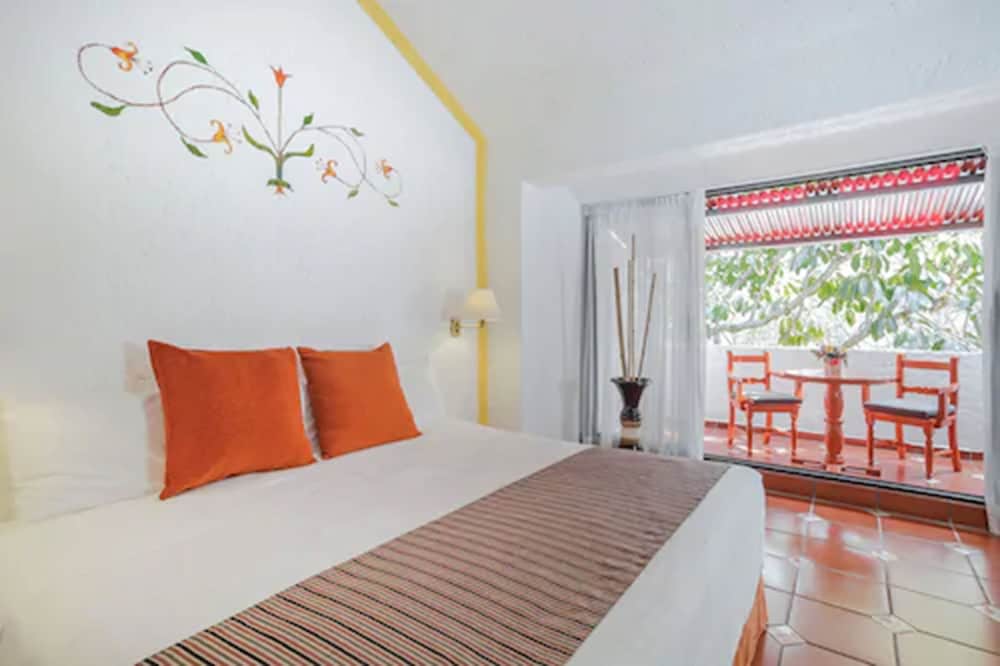Standard Room, 1 King Bed photo 3