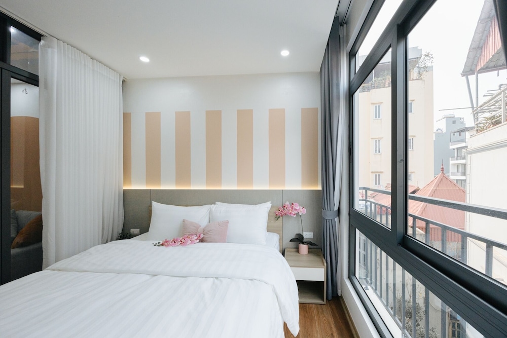 Signature Studio, Balcony, Courtyard View