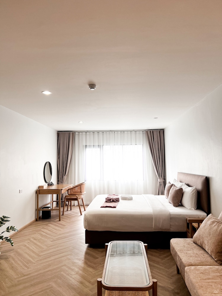 Premium Room, 1 King Bed, Non Smoking photo 1