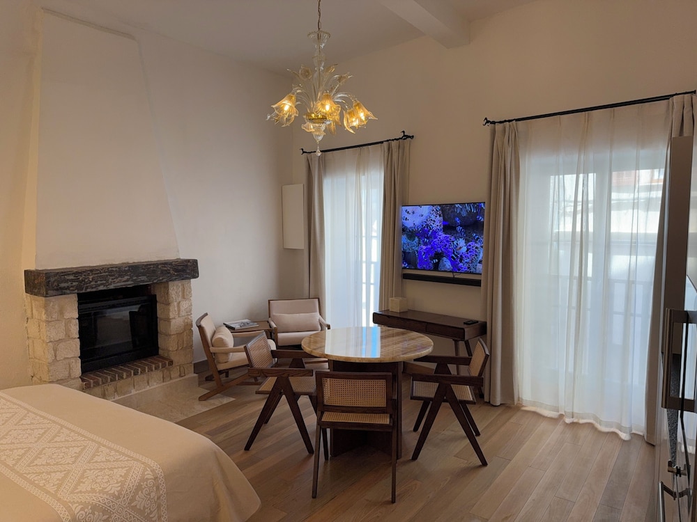 Exclusive Studio Suite, City View