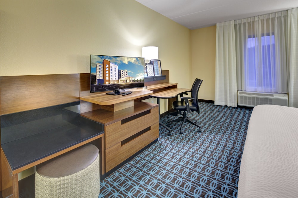 Suite, Multiple Beds (Hearing Accessible)