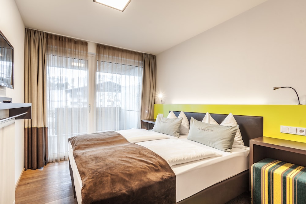 Premium Double Room, 1 King Bed, Balcony, City View